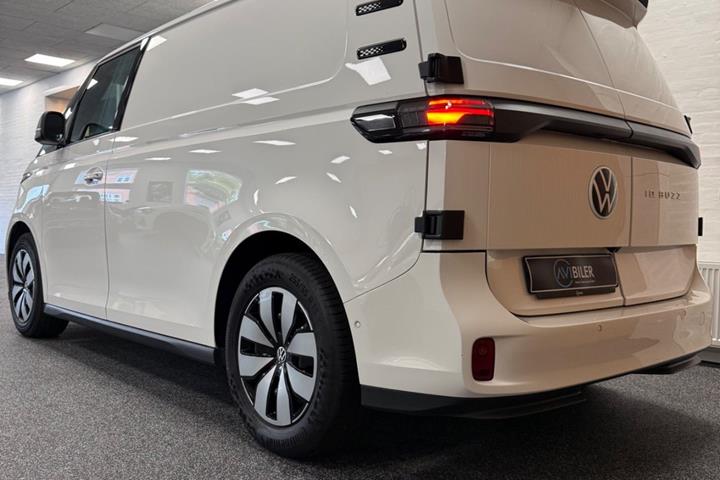 Hvid VW ID.Buzz fra 2024