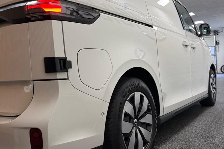 Hvid VW ID.Buzz fra 2024