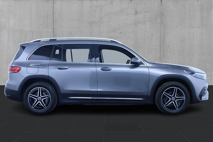 Grå Mercedes EQB250+ fra 2023