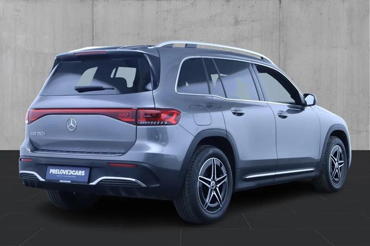 Grå Mercedes EQB250+ fra 2023
