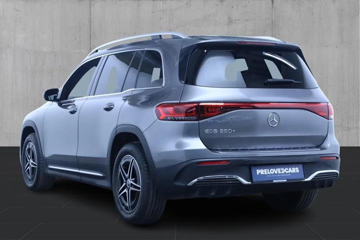 Grå Mercedes EQB250+ fra 2023