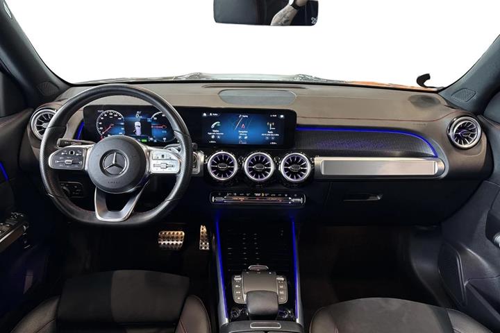 Grå Mercedes EQB250+ fra 2023