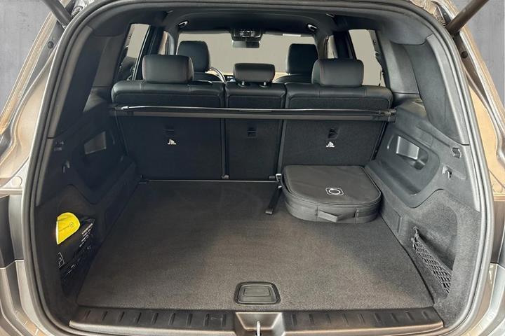 Grå Mercedes EQB250+ fra 2023