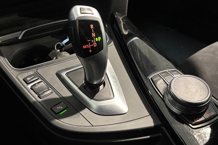 undefined BMW 320i fra 2018