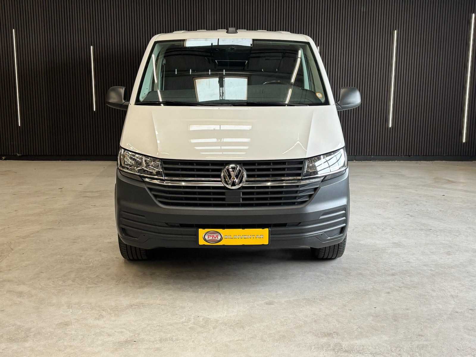Gul VW Transporter fra 2021