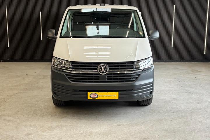 Gul VW Transporter fra 2021