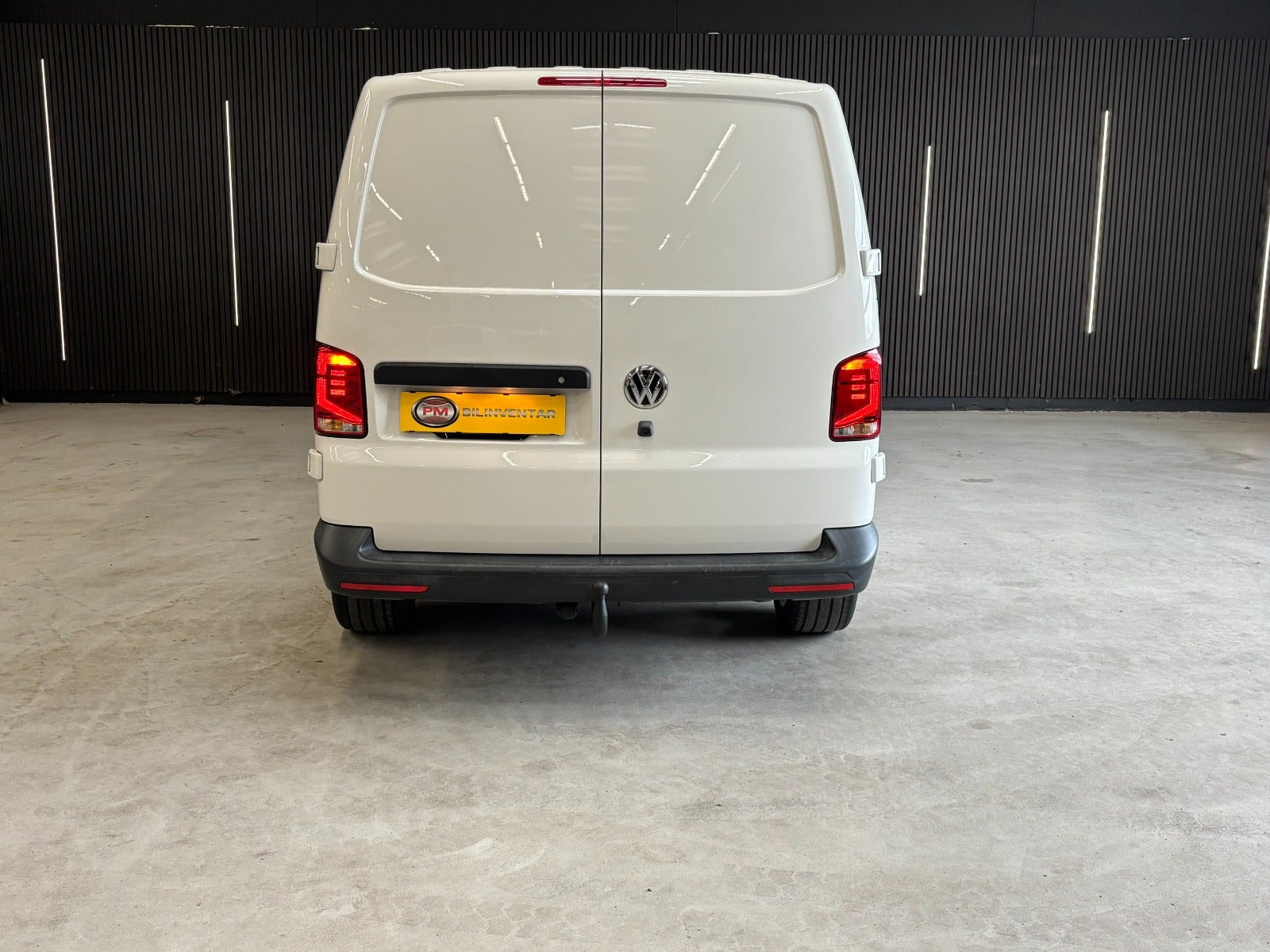 Gul VW Transporter fra 2021