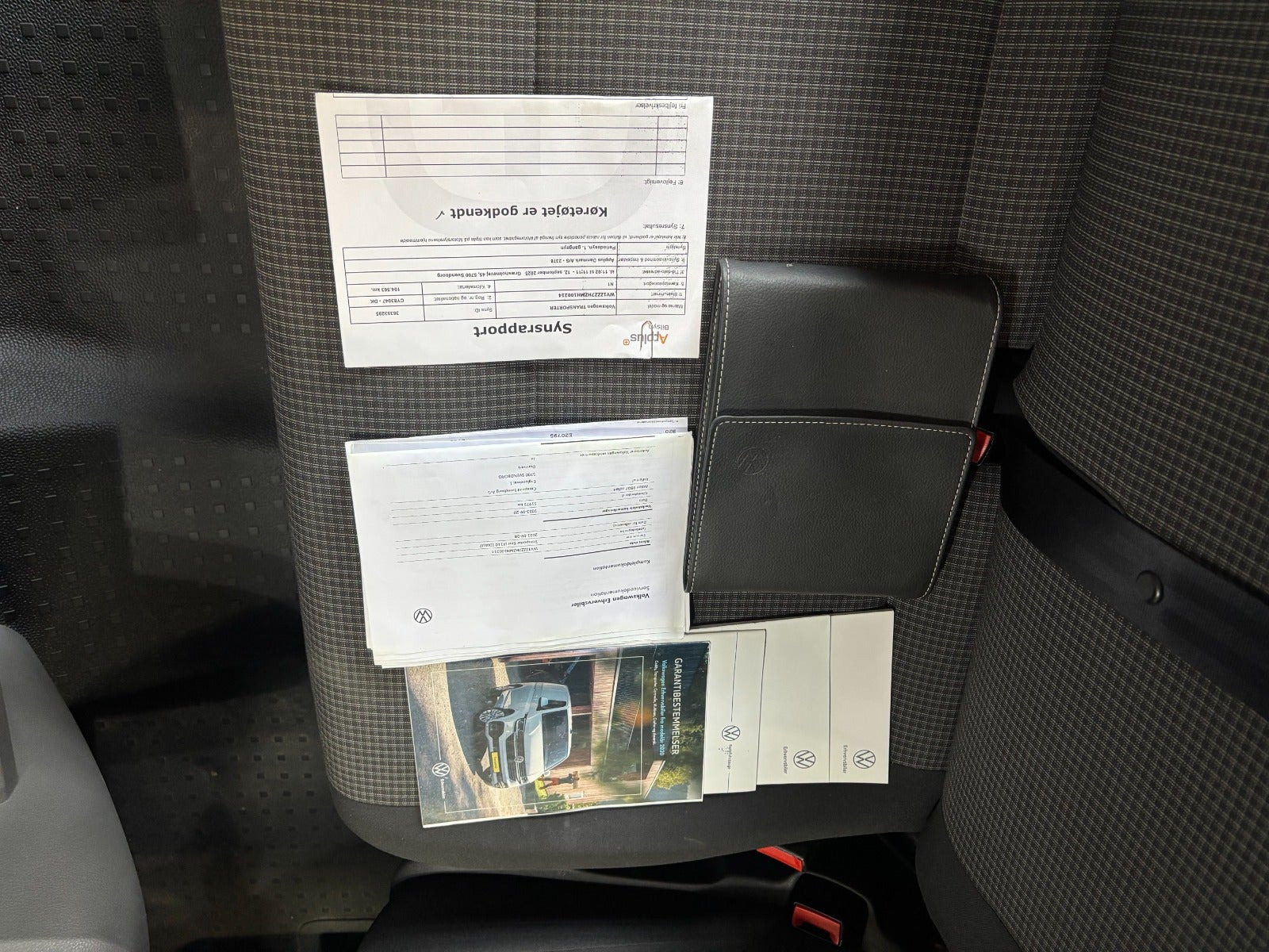Gul VW Transporter fra 2021