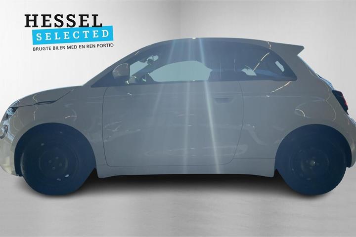 Hvid Fiat 500e fra 2024