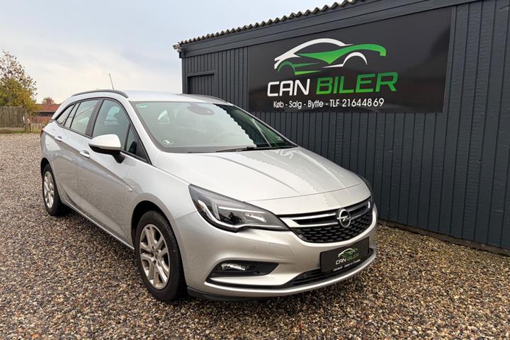 Sølv Opel Astra fra 2016 set udefra