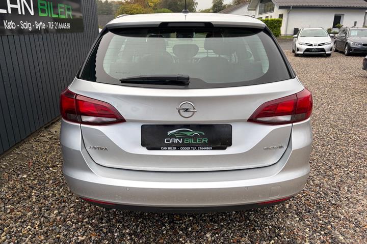 Sølv Opel Astra fra 2016