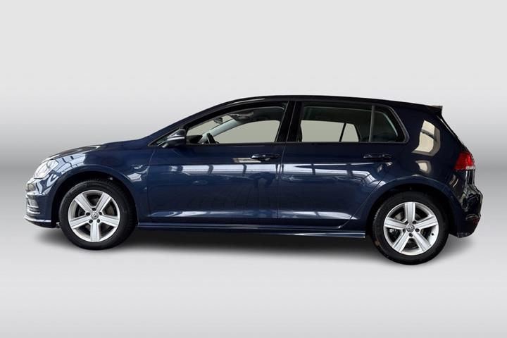 Blå VW Golf VII fra 2016