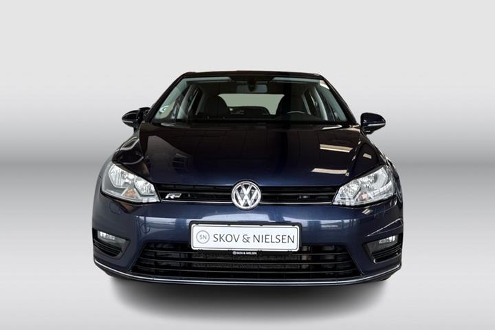Blå VW Golf VII fra 2016