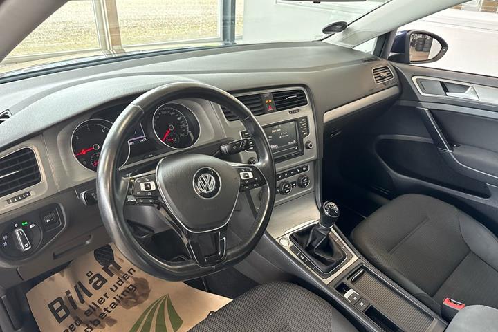 Blå VW Golf VII fra 2016