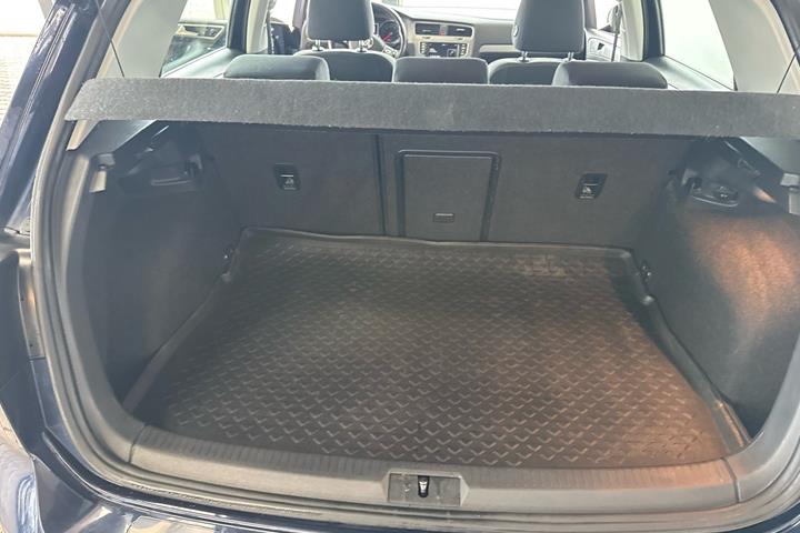 Blå VW Golf VII fra 2016