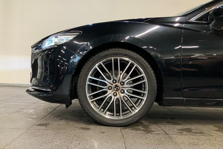 Sort Mazda 6 fra 2018