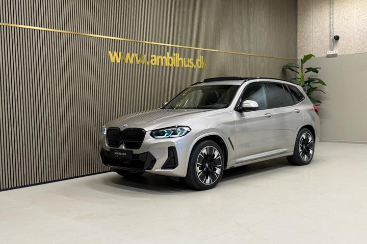 Sølv BMW iX3 fra 2024