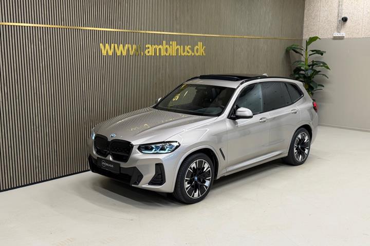 Sølv BMW iX3 fra 2024