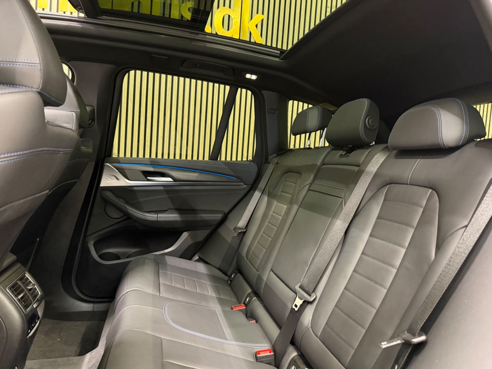 Sølv BMW iX3 fra 2024