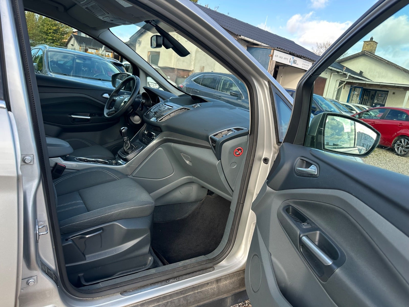Sølv Ford C-MAX fra 2012