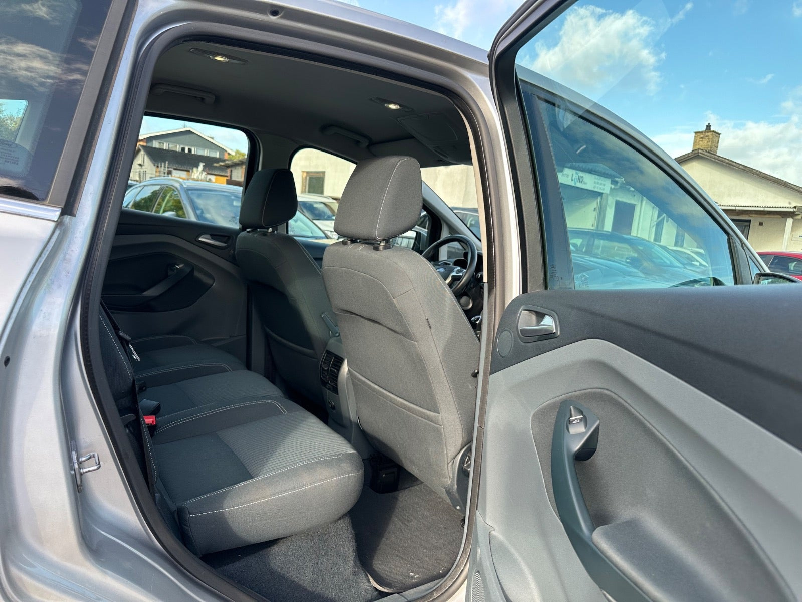 Sølv Ford C-MAX fra 2012