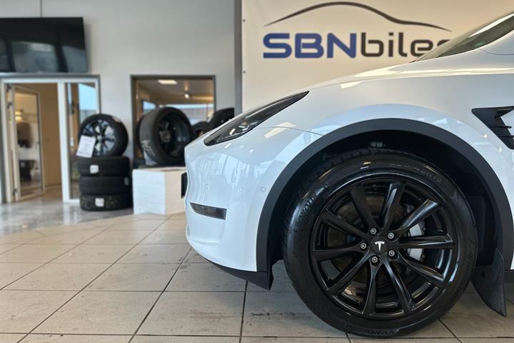 undefined Tesla Model Y fra 2023