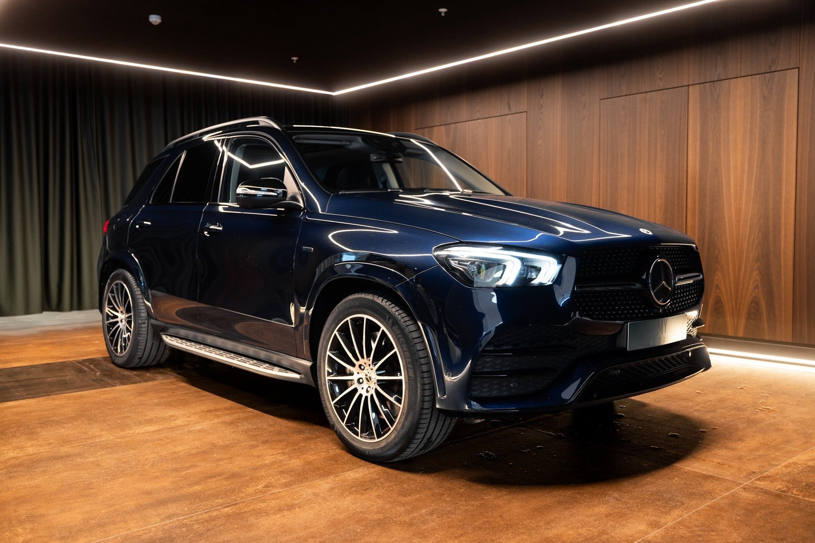 Blå Mercedes GLE350 de fra 2021