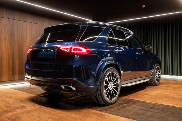 Blå Mercedes GLE350 de fra 2021