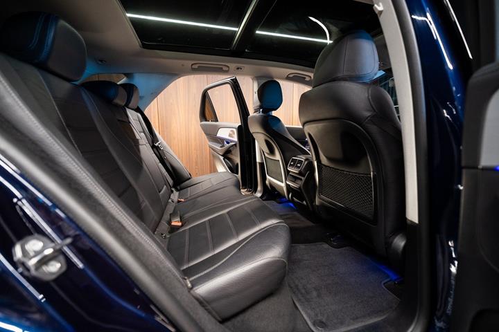 Blå Mercedes GLE350 de fra 2021