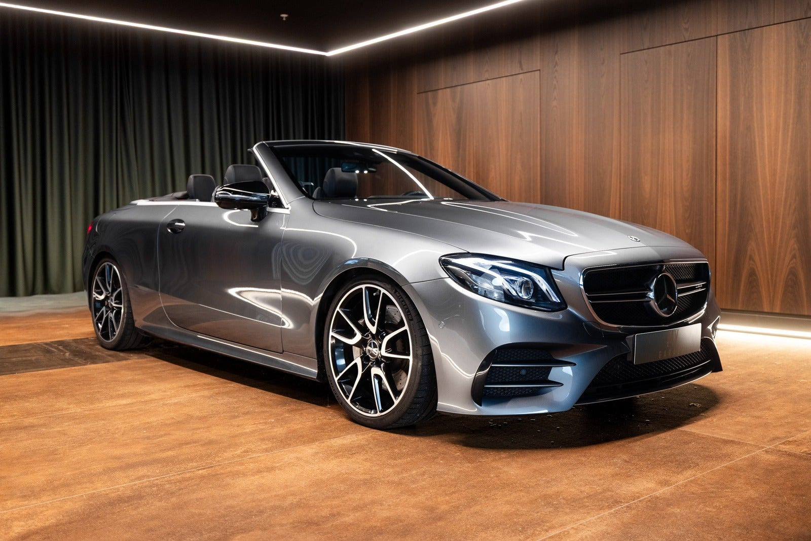 Grå Mercedes E53 fra 2019