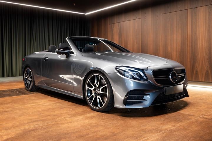 Grå Mercedes E53 fra 2019