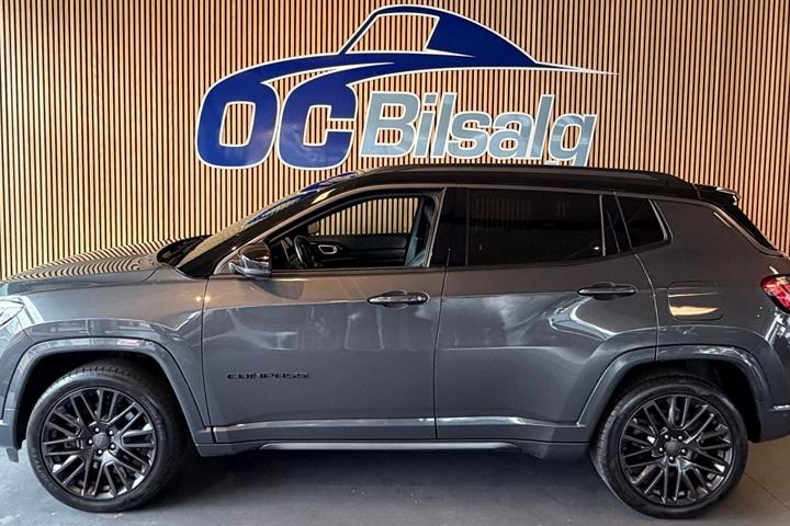 Grå Jeep Compass fra 2021