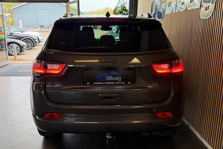 Grå Jeep Compass fra 2021