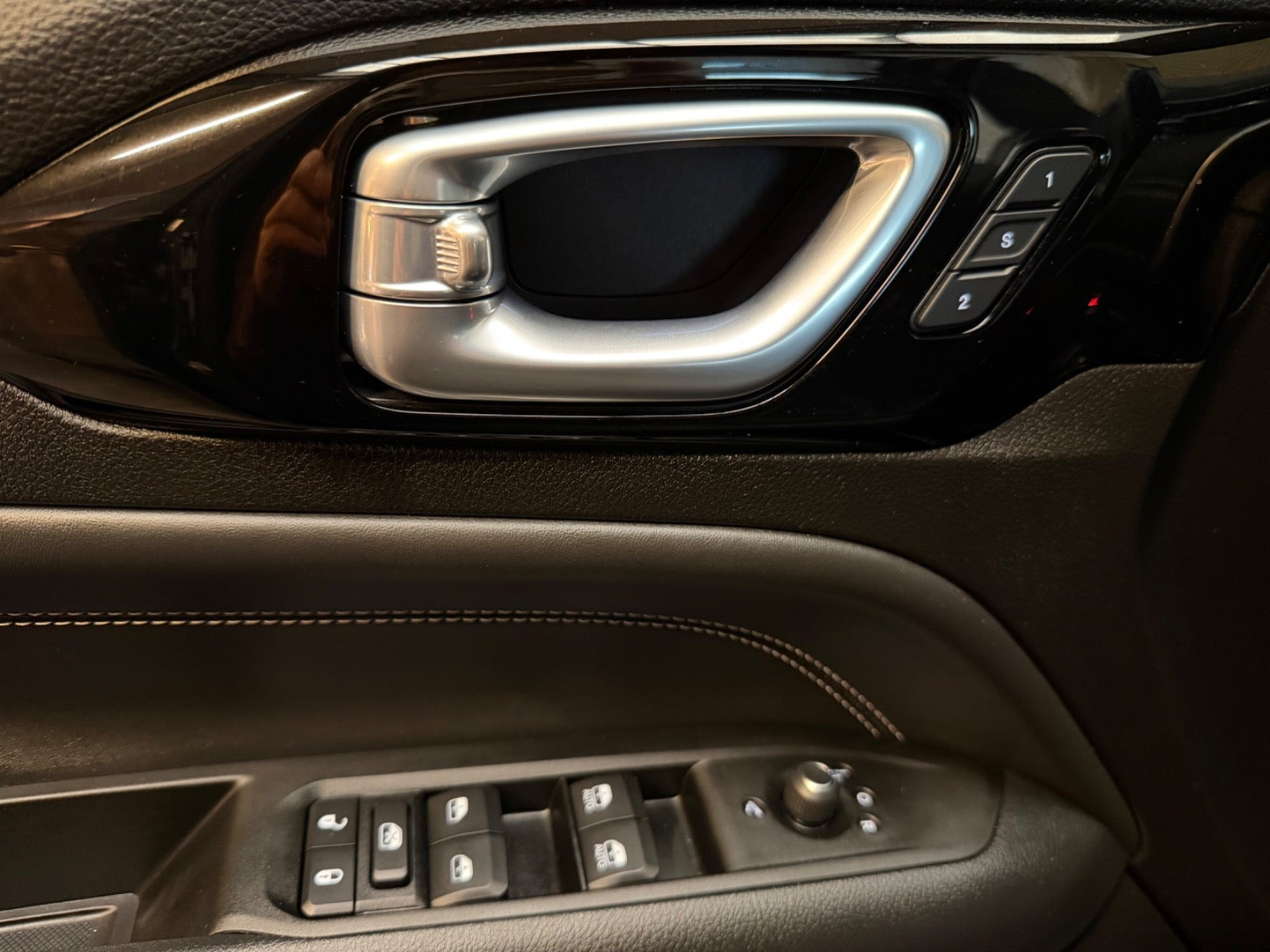 Grå Jeep Compass fra 2021