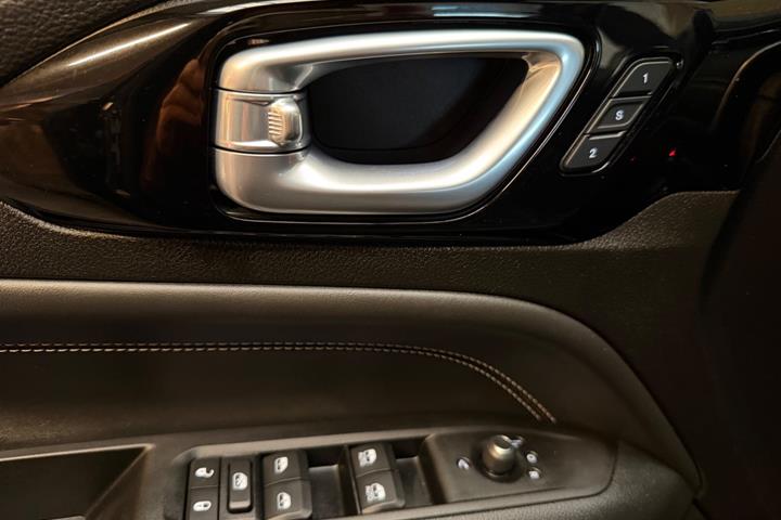 Grå Jeep Compass fra 2021