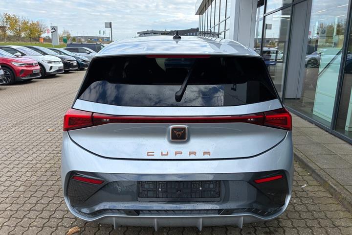 Sølv Cupra Born fra 2023