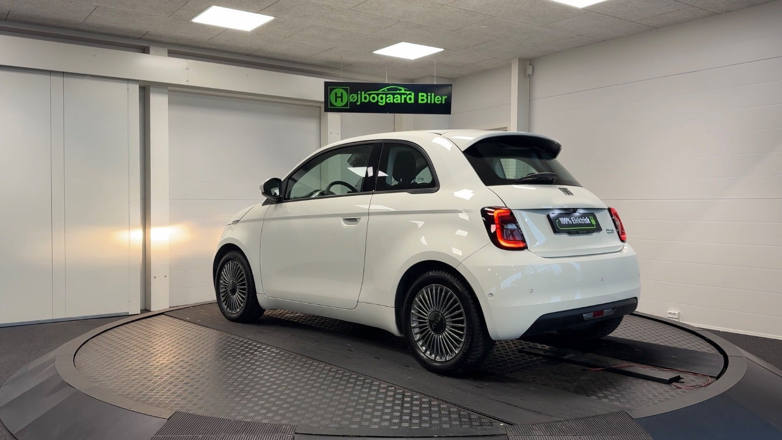 Hvid Fiat 500e fra 2023