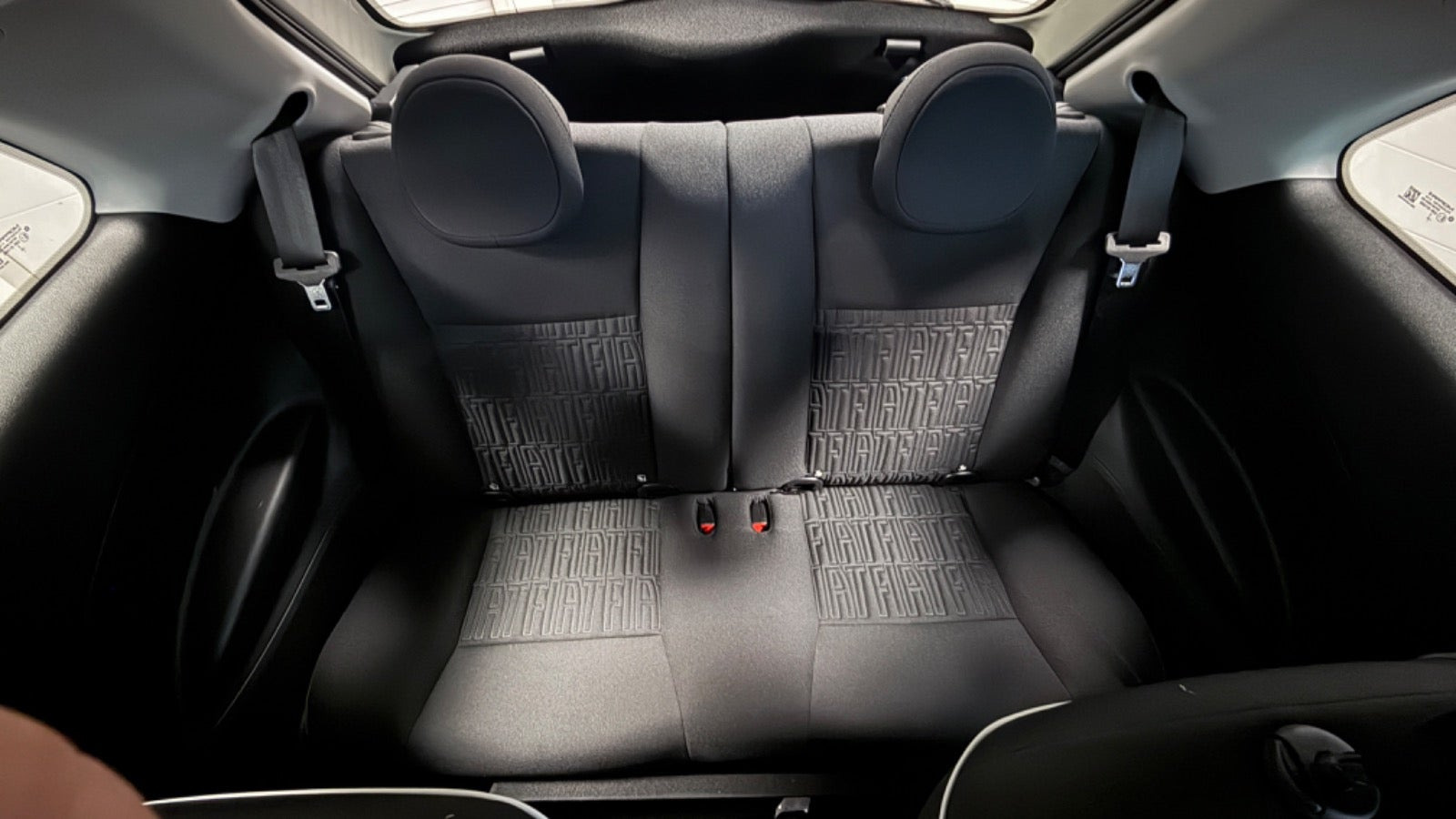 Hvid Fiat 500e fra 2023