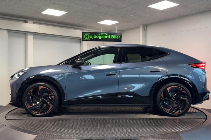 Blå Cupra Tavascan fra 2025