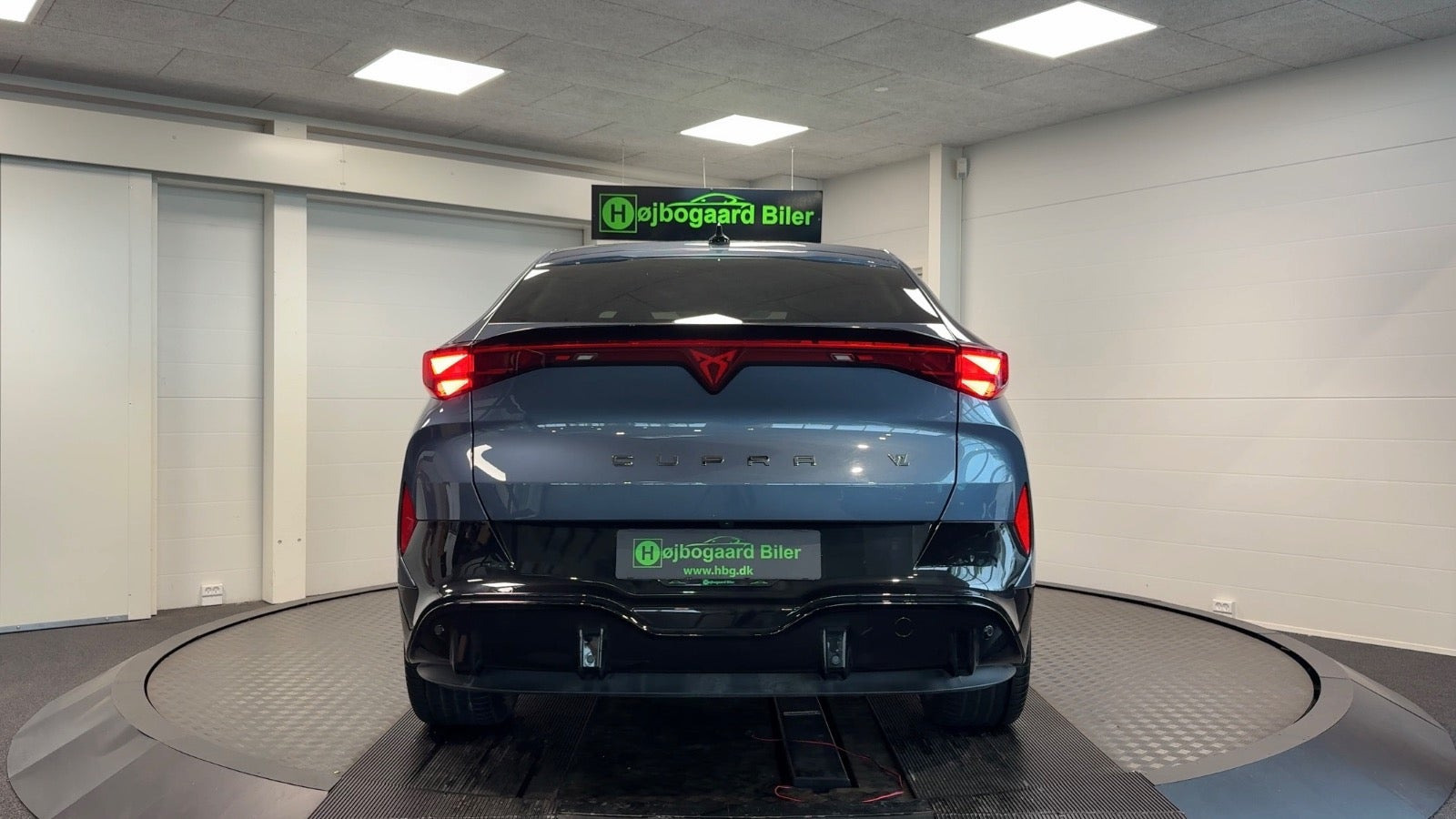 Blå Cupra Tavascan fra 2025