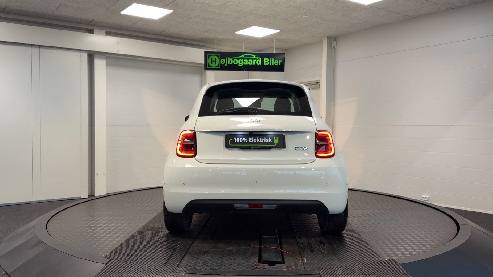 Hvid Fiat 500e fra 2023