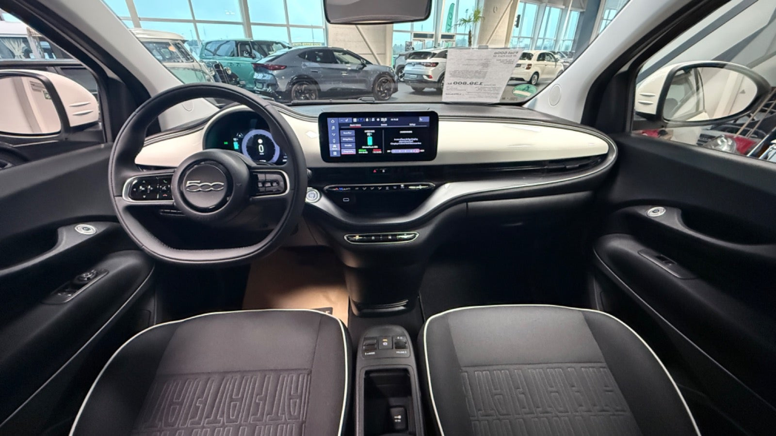 Hvid Fiat 500e fra 2023