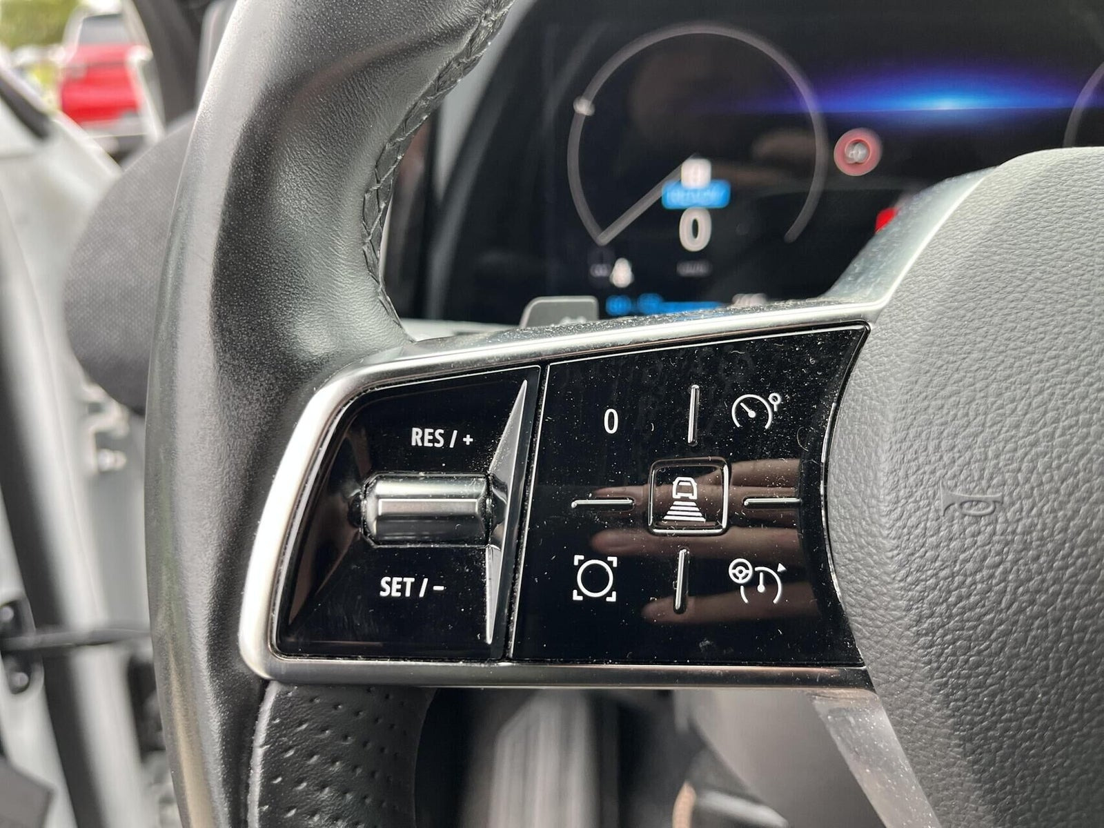 Hvid Renault Megane E-Tech fra 2024