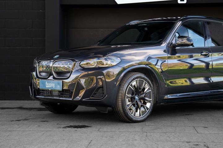 Sort BMW iX3 fra 2023