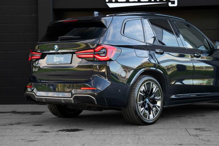 Sort BMW iX3 fra 2023