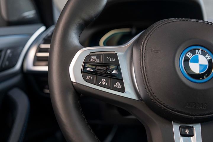 Sort BMW iX3 fra 2023