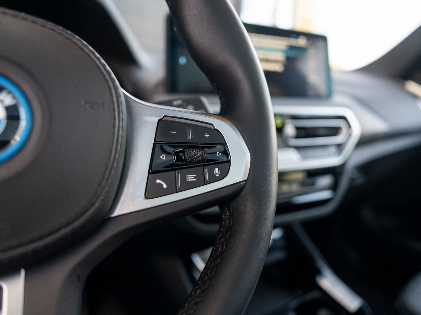 Sort BMW iX3 fra 2023