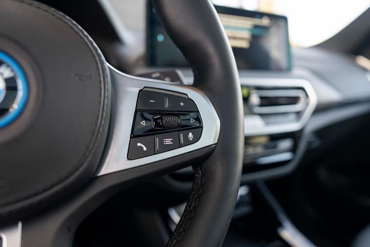 Sort BMW iX3 fra 2023