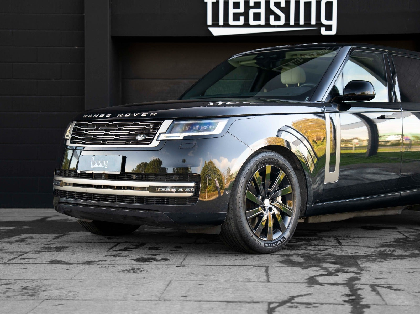 Sort Land Rover Range Rover fra 2023