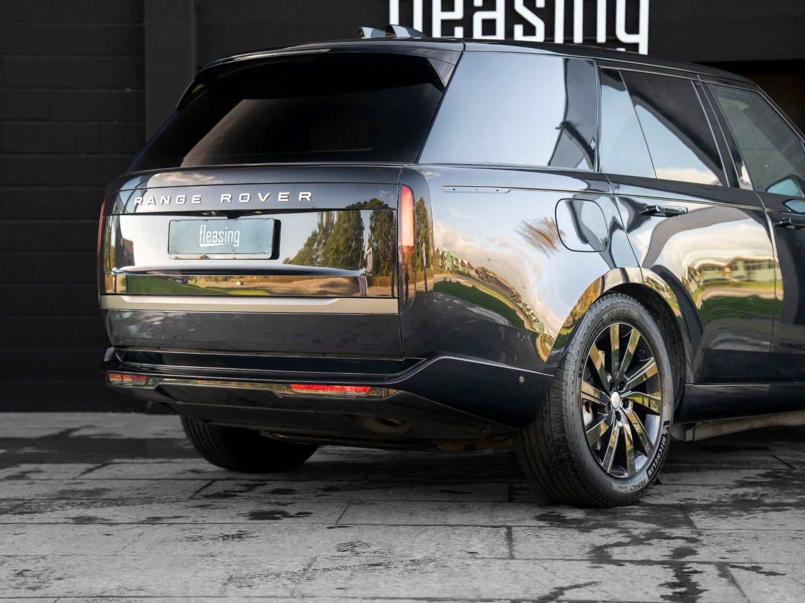 Sort Land Rover Range Rover fra 2023